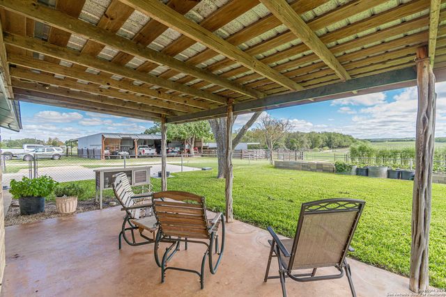2034 County Road 342, La Vernia, TX 78121