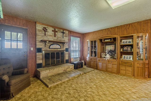 2034 County Road 342, La Vernia, TX 78121