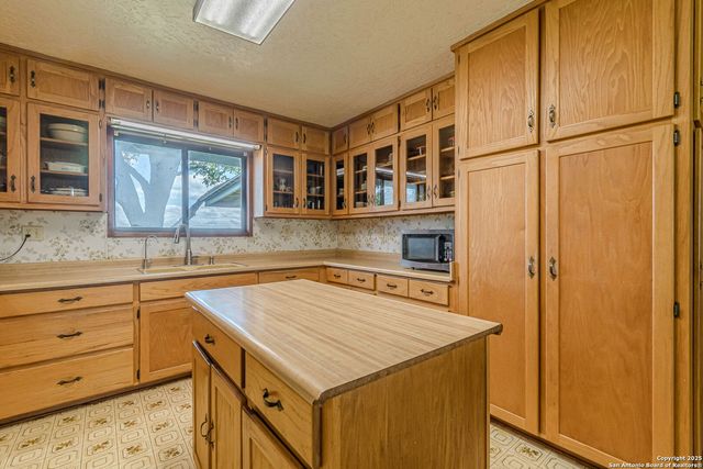 2034 County Road 342, La Vernia, TX 78121