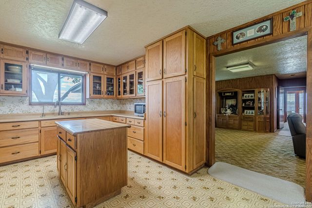 2034 County Road 342, La Vernia, TX 78121