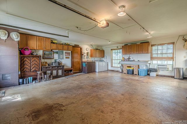 2034 County Road 342, La Vernia, TX 78121