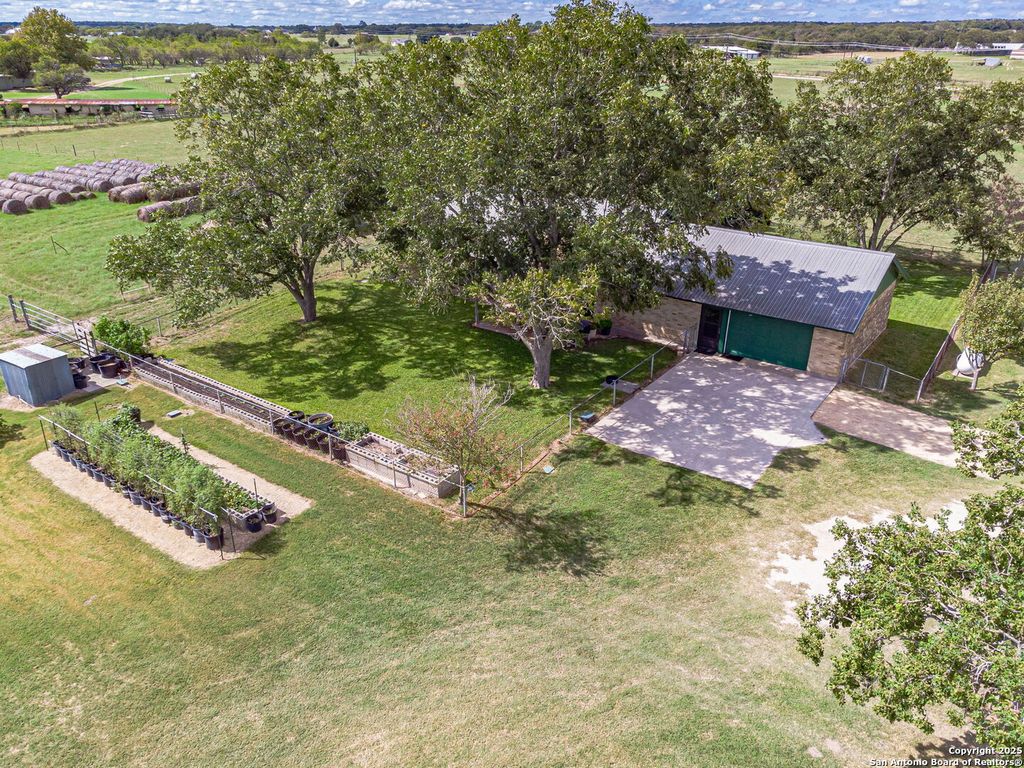 2034 County Road 342, La Vernia, TX 78121