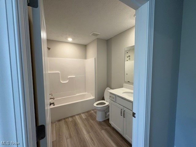 462 Caravel Court, Avon Lake, OH 44012