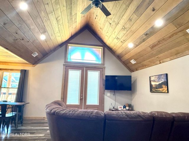 4309 Newport Hwy, Dandridge, TN 37725