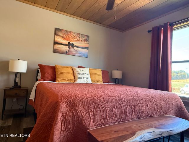 4309 Newport Hwy, Dandridge, TN 37725