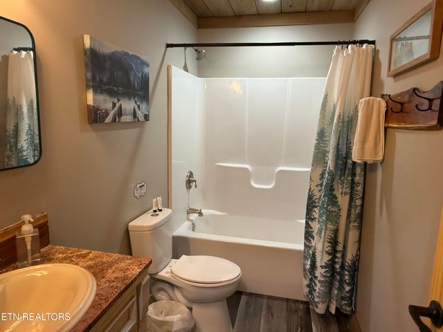 4309 Newport Hwy, Dandridge, TN 37725