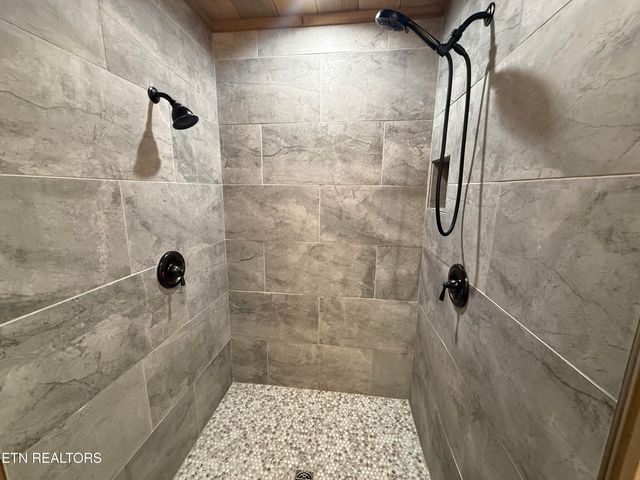 4309 Newport Hwy, Dandridge, TN 37725