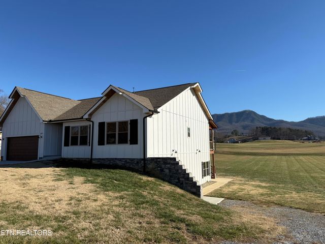 4309 Newport Hwy, Dandridge, TN 37725