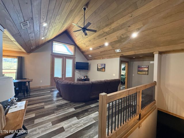 4309 Newport Hwy, Dandridge, TN 37725