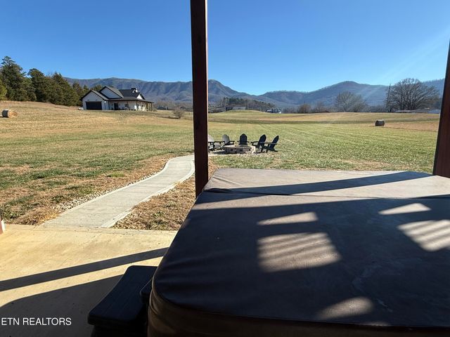 4309 Newport Hwy, Dandridge, TN 37725