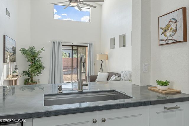 10008 E Vía Del Pasto, Tucson, AZ 85747
