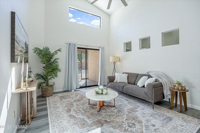 10008 E Vía Del Pasto, Tucson, AZ 85747