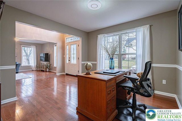 2161 Woodridge Drive, Lower Macungie Twp, PA 18062