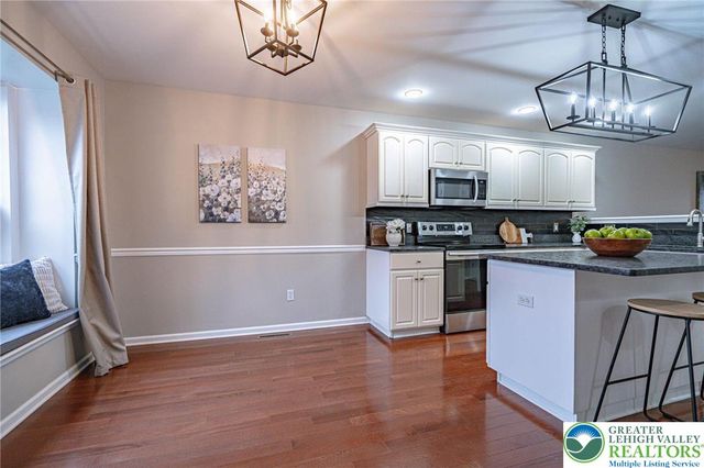 2161 Woodridge Drive, Lower Macungie Twp, PA 18062