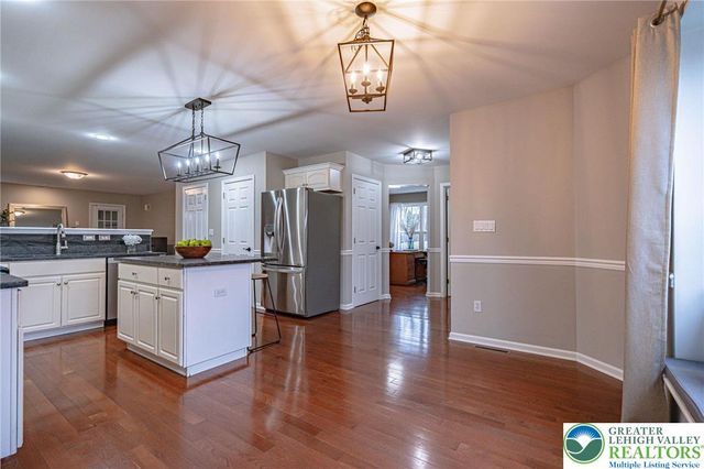 2161 Woodridge Drive, Lower Macungie Twp, PA 18062