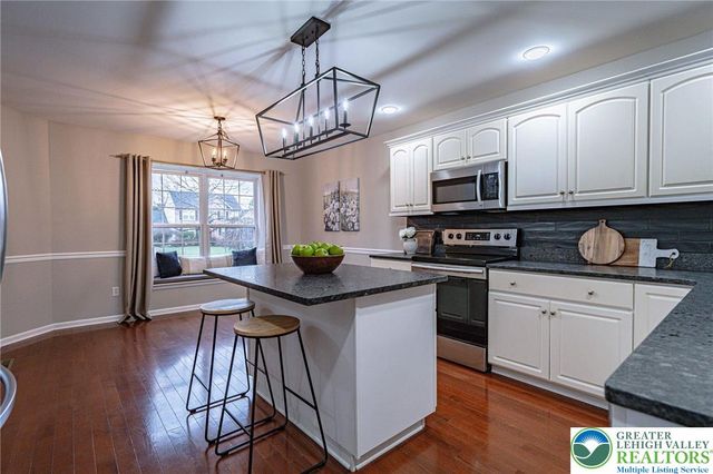 2161 Woodridge Drive, Lower Macungie Twp, PA 18062