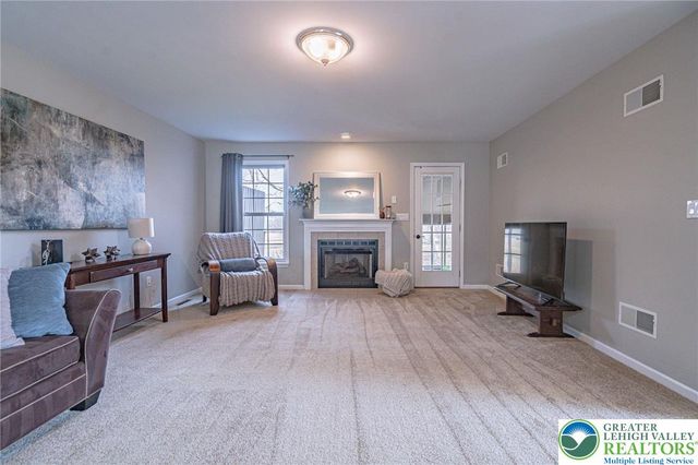 2161 Woodridge Drive, Lower Macungie Twp, PA 18062