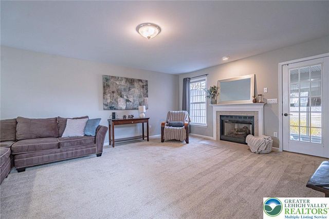 2161 Woodridge Drive, Lower Macungie Twp, PA 18062