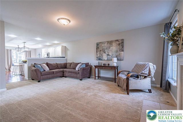 2161 Woodridge Drive, Lower Macungie Twp, PA 18062