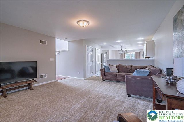 2161 Woodridge Drive, Lower Macungie Twp, PA 18062