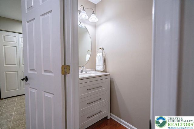 2161 Woodridge Drive, Lower Macungie Twp, PA 18062