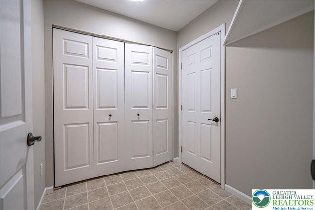 2161 Woodridge Drive, Lower Macungie Twp, PA 18062