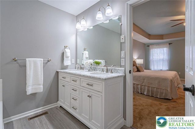 2161 Woodridge Drive, Lower Macungie Twp, PA 18062