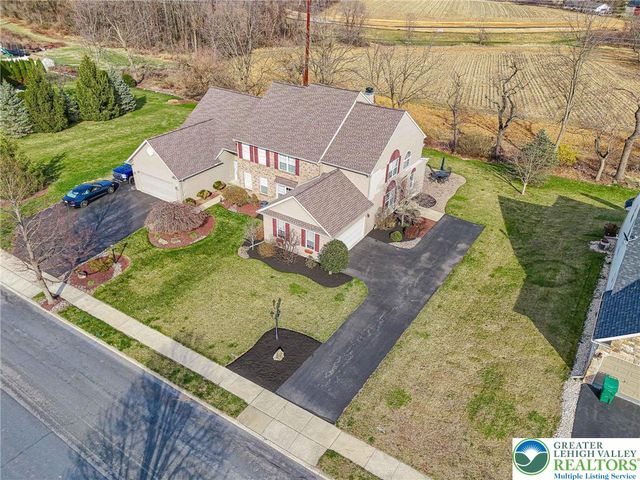 2161 Woodridge Drive, Lower Macungie Twp, PA 18062