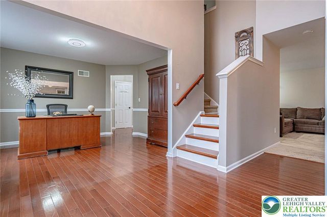 2161 Woodridge Drive, Lower Macungie Twp, PA 18062