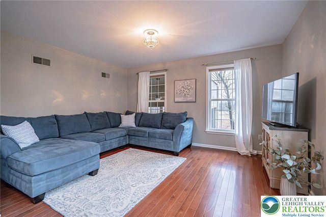 2161 Woodridge Drive, Lower Macungie Twp, PA 18062