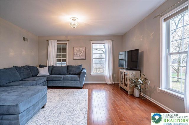 2161 Woodridge Drive, Lower Macungie Twp, PA 18062