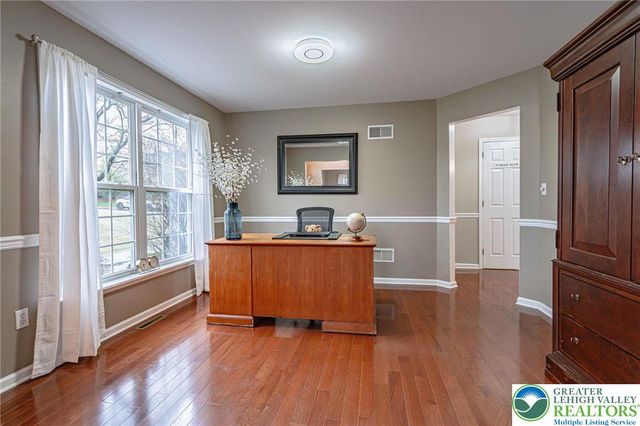 2161 Woodridge Drive, Lower Macungie Twp, PA 18062