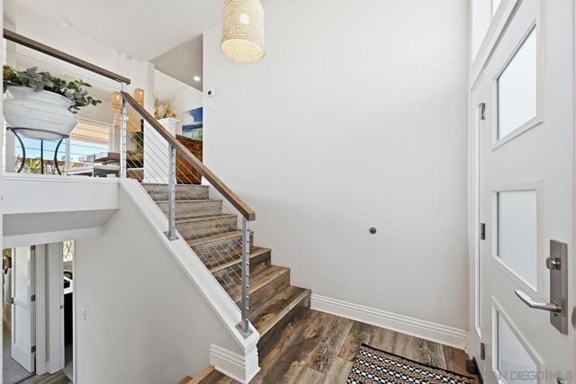 1989 Seawind Way, Oceanside, CA 92054