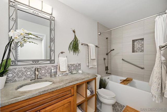 1989 Seawind Way, Oceanside, CA 92054