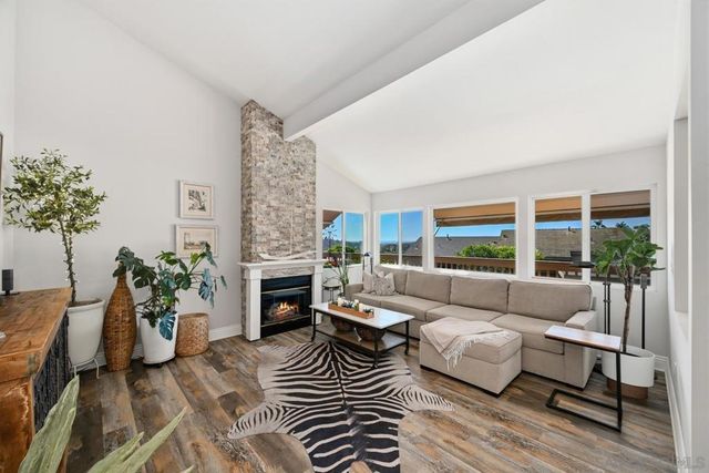 1989 Seawind Way, Oceanside, CA 92054