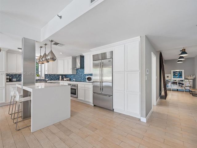 19116 Fisher Island Dr 19116, Miami Beach, FL 33109