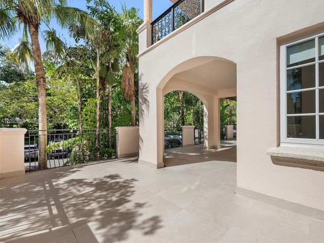19116 Fisher Island Dr 19116, Miami Beach, FL 33109