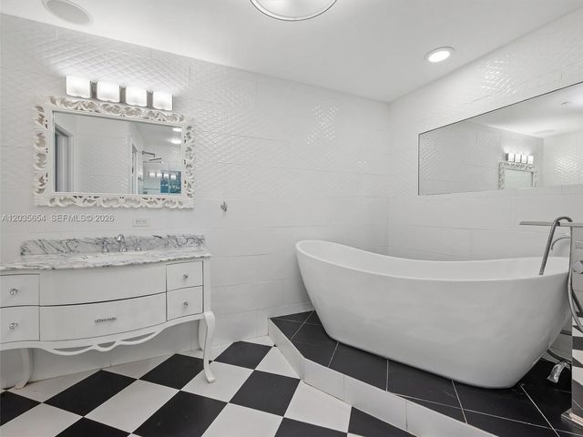 19116 Fisher Island Dr 19116, Miami Beach, FL 33109