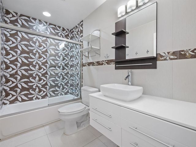 19116 Fisher Island Dr 19116, Miami Beach, FL 33109