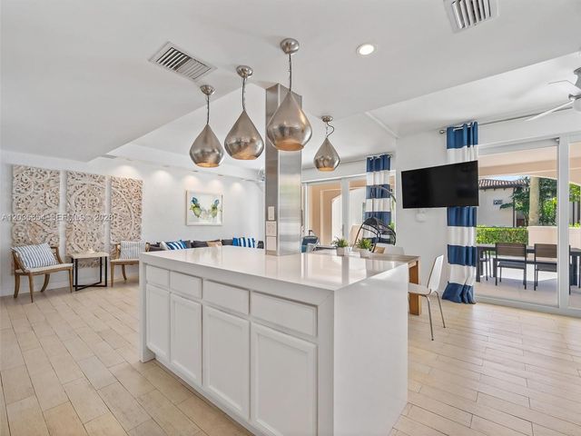 19116 Fisher Island Dr 19116, Miami Beach, FL 33109