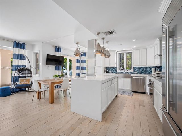 19116 Fisher Island Dr 19116, Miami Beach, FL 33109