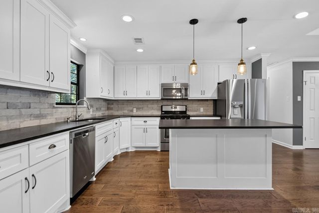 16 Marble Ct, Little Rock, AR 72212