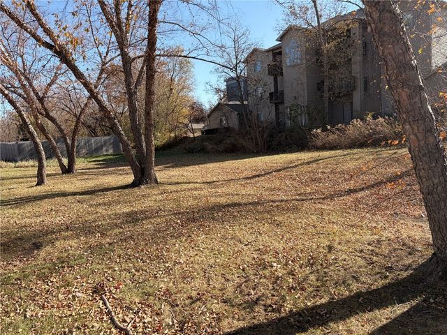 3050 Center Point Rd NE, Cedar Rapids, IA 52402