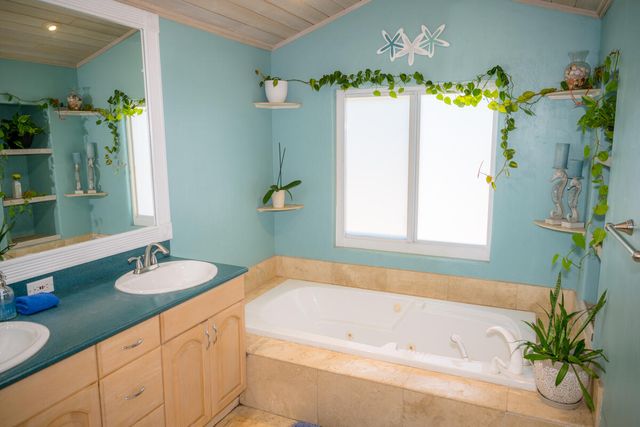 464 Lime Drive, Key Largo, FL 33037