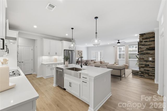 976 Exeter Drive, Sherrills Ford, NC 28673