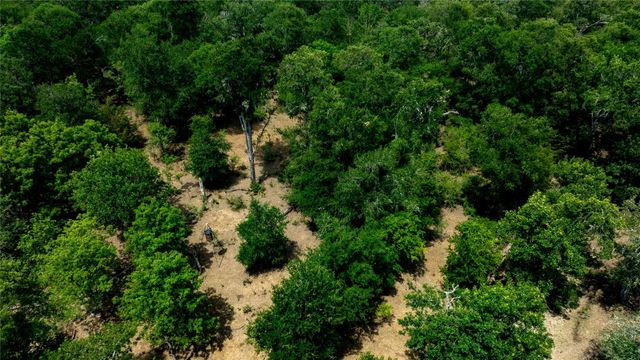 1400 Seminole TRL, Dale, TX 78616