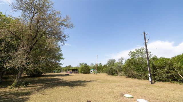 1400 Seminole TRL, Dale, TX 78616