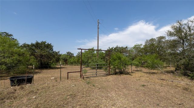 1400 Seminole TRL, Dale, TX 78616