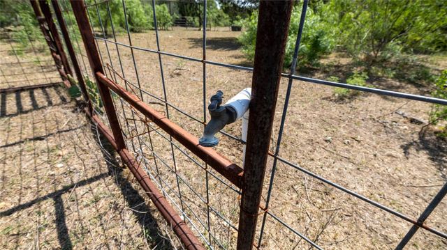 1400 Seminole TRL, Dale, TX 78616