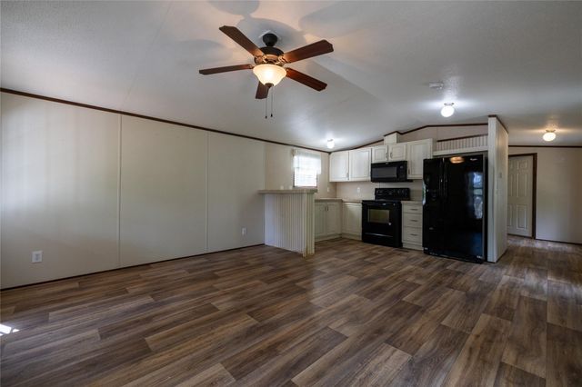1400 Seminole TRL, Dale, TX 78616